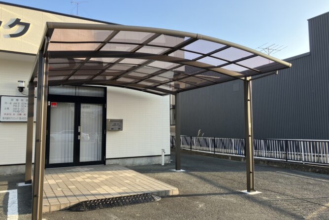 歯科医院 アプローチ部屋根・裏口ひさし設置工事